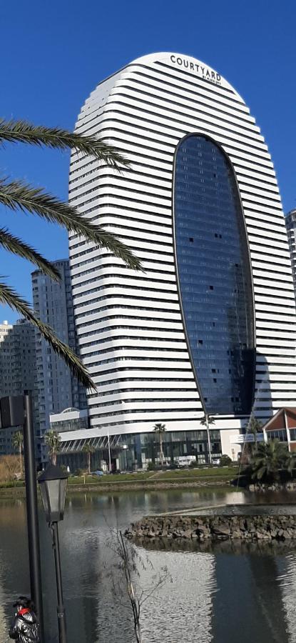 Sea Breeze In Batumi Apartamento Exterior foto