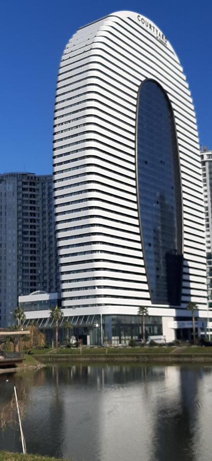 Sea Breeze In Batumi Apartamento Exterior foto