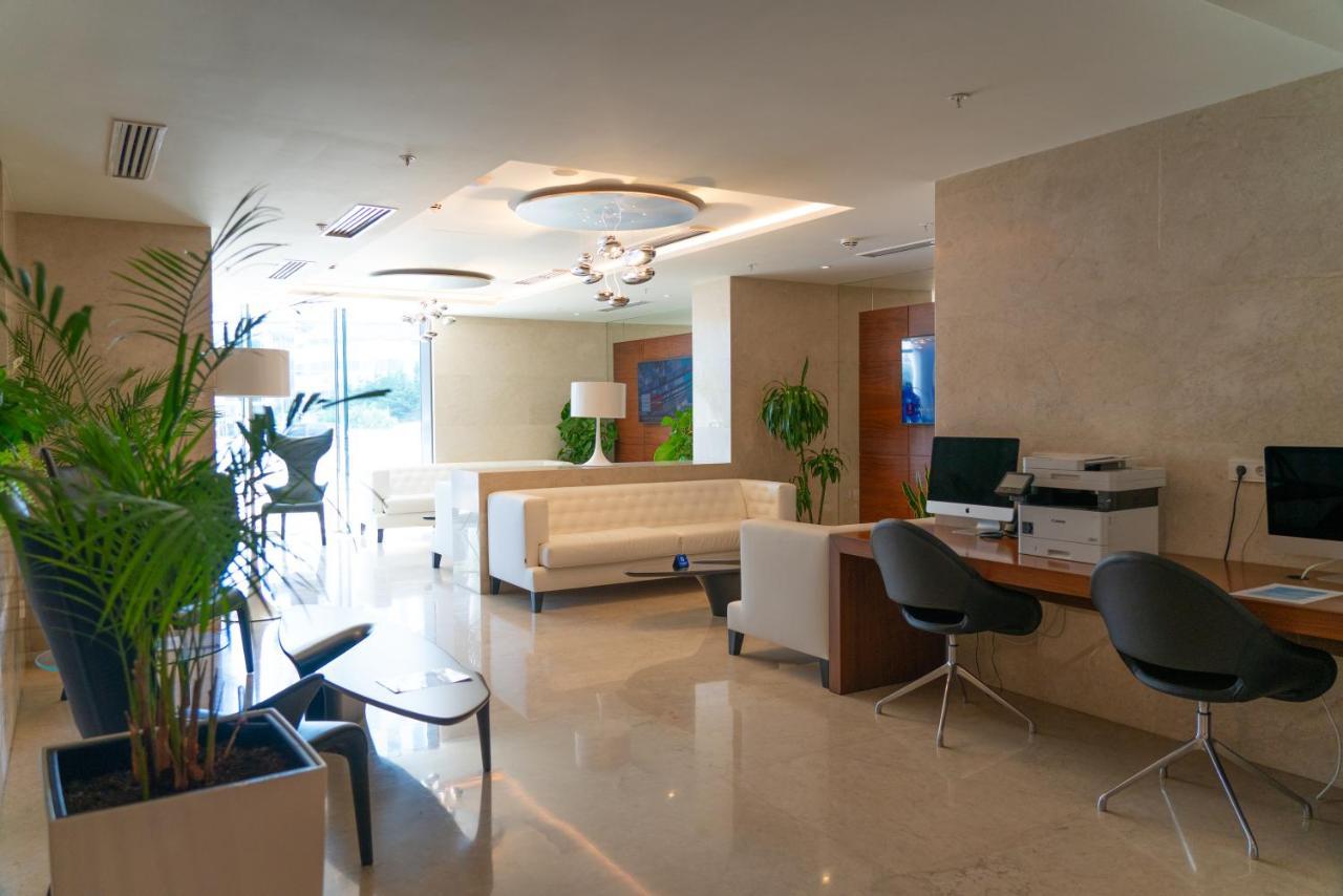 Sea Breeze In Batumi Apartamento Exterior foto