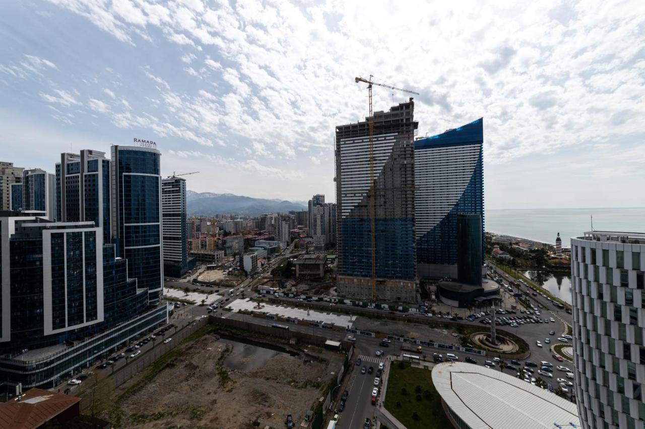 Sea Breeze In Batumi Apartamento Exterior foto