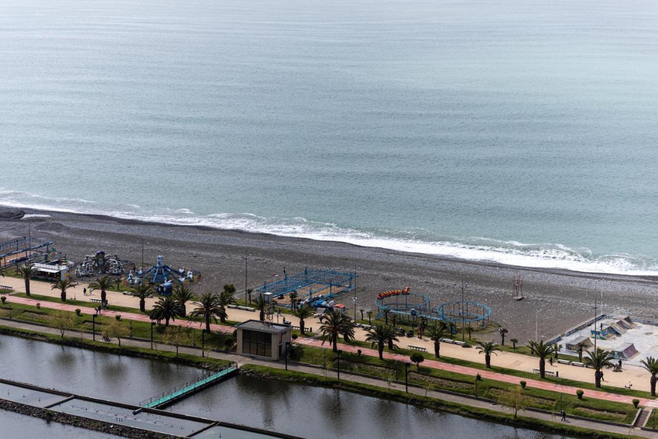 Sea Breeze In Batumi Apartamento Exterior foto