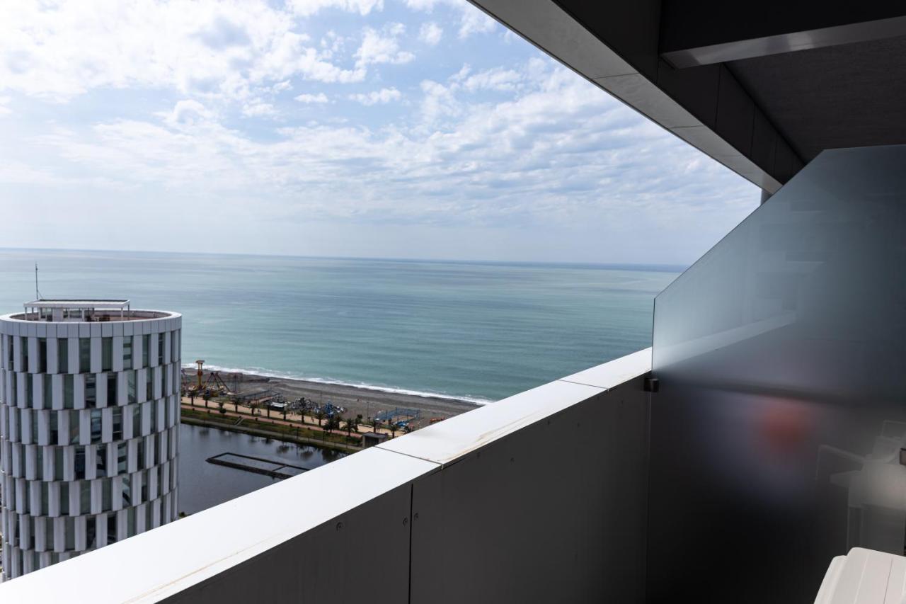 Sea Breeze In Batumi Apartamento Exterior foto